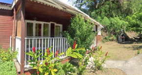 Bungalow charmant proche de Bouillante avec climatisation.
